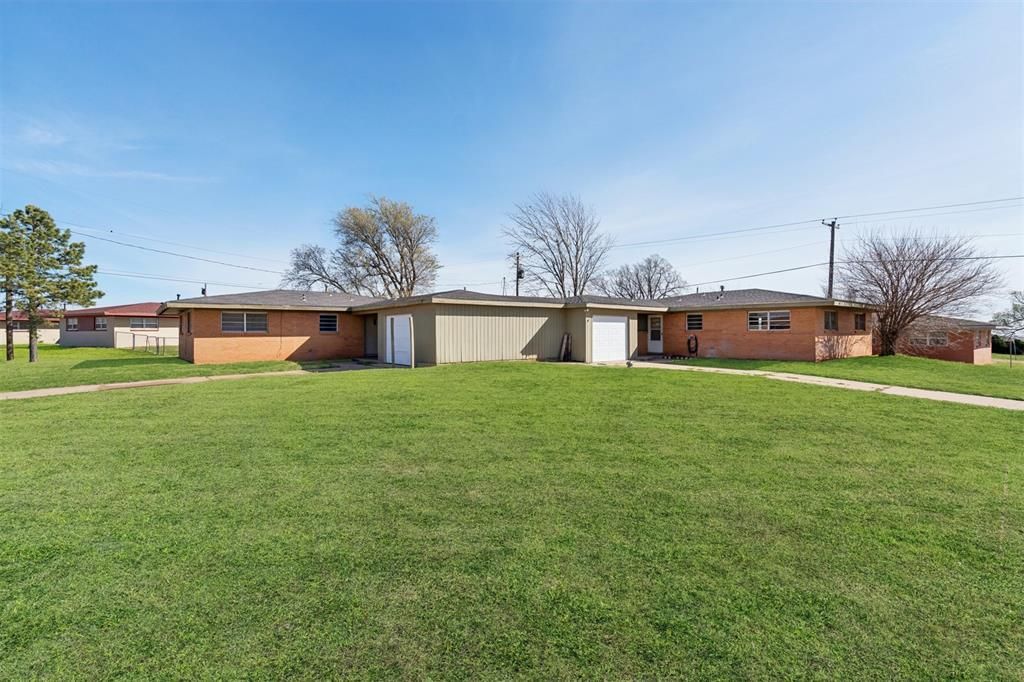 400 Cherokee Trail, Burns Flat, OK 73647 Main Photo