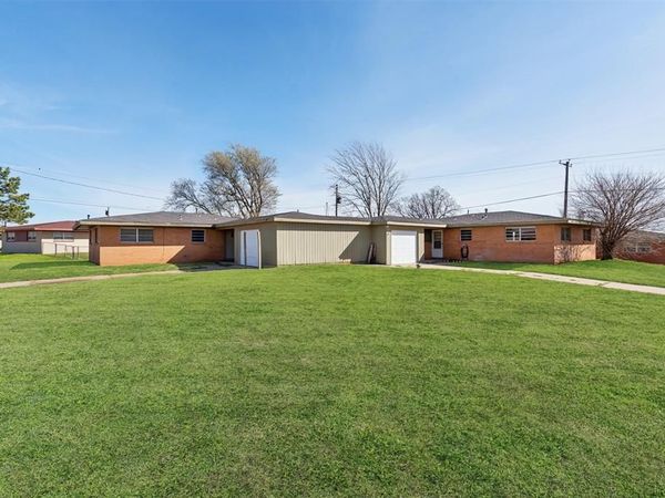 400 Cherokee Trail, Burns Flat, OK 73647