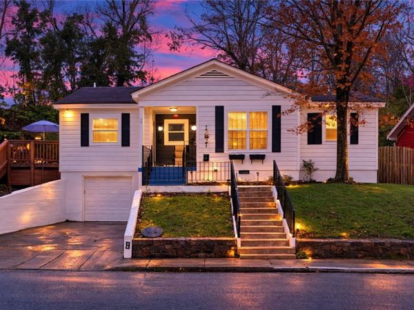 9 E Trenton Boulevard , Fayetteville, AR 72701