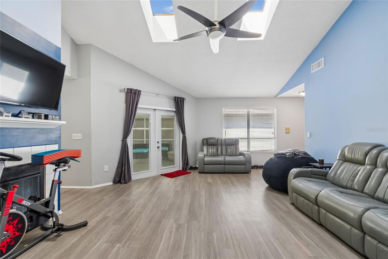 7123 Silvermill Drive, Tampa, FL 33635 Photo