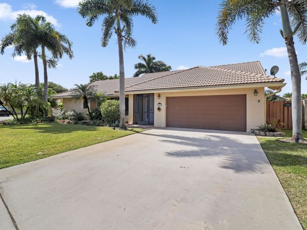 9260 Laurel Green Drive, Boynton Beach, FL 33437
