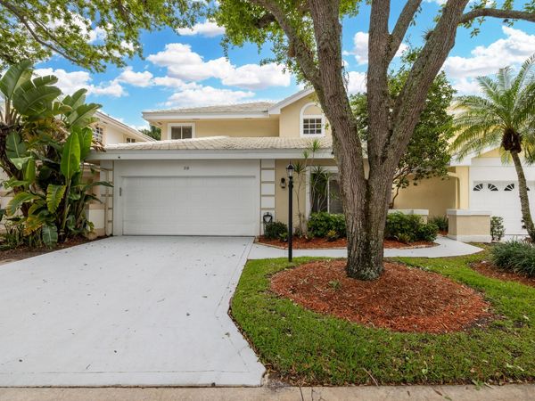 218 W Canterbury Dr W W, Palm Beach Gardens, FL 33418
