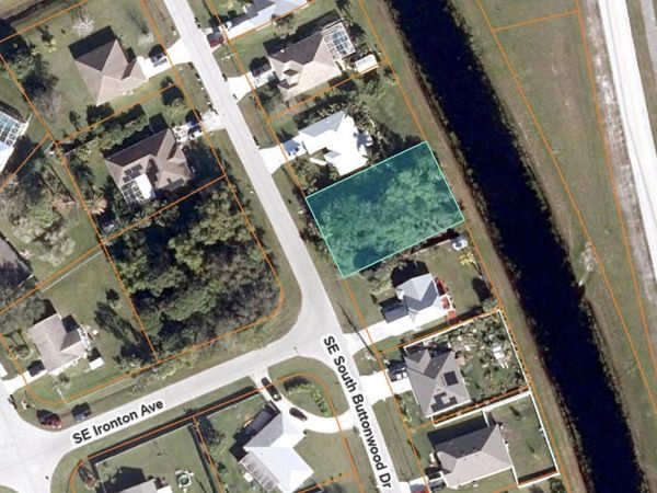 1895 SE North Buttonwood Drive, Port St. Lucie, FL 34952