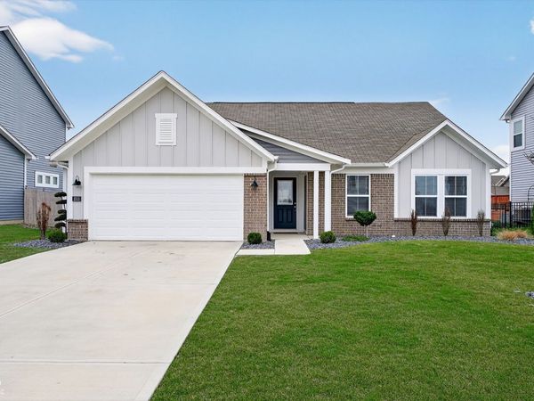 5515 Woods Pointe Drive, McCordsville, IN 46055