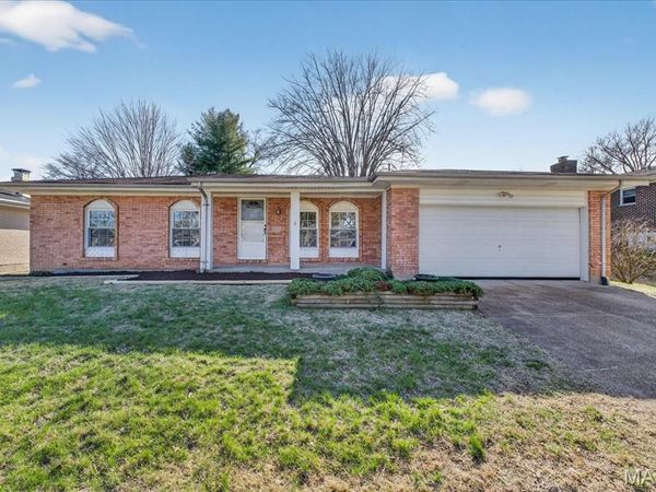 686 Damascus Drive , St Louis, MO 63125