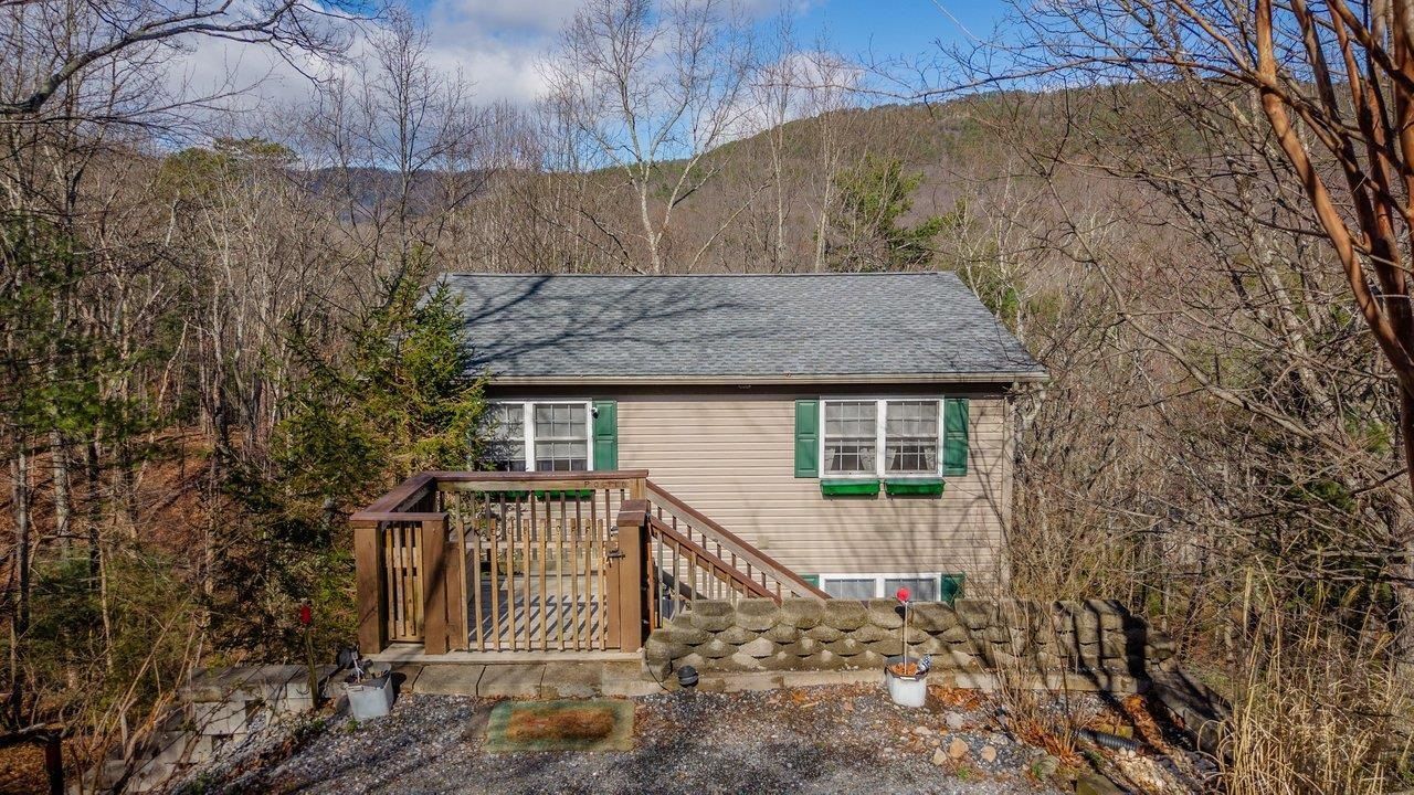 140 LAIRD PL primary photo