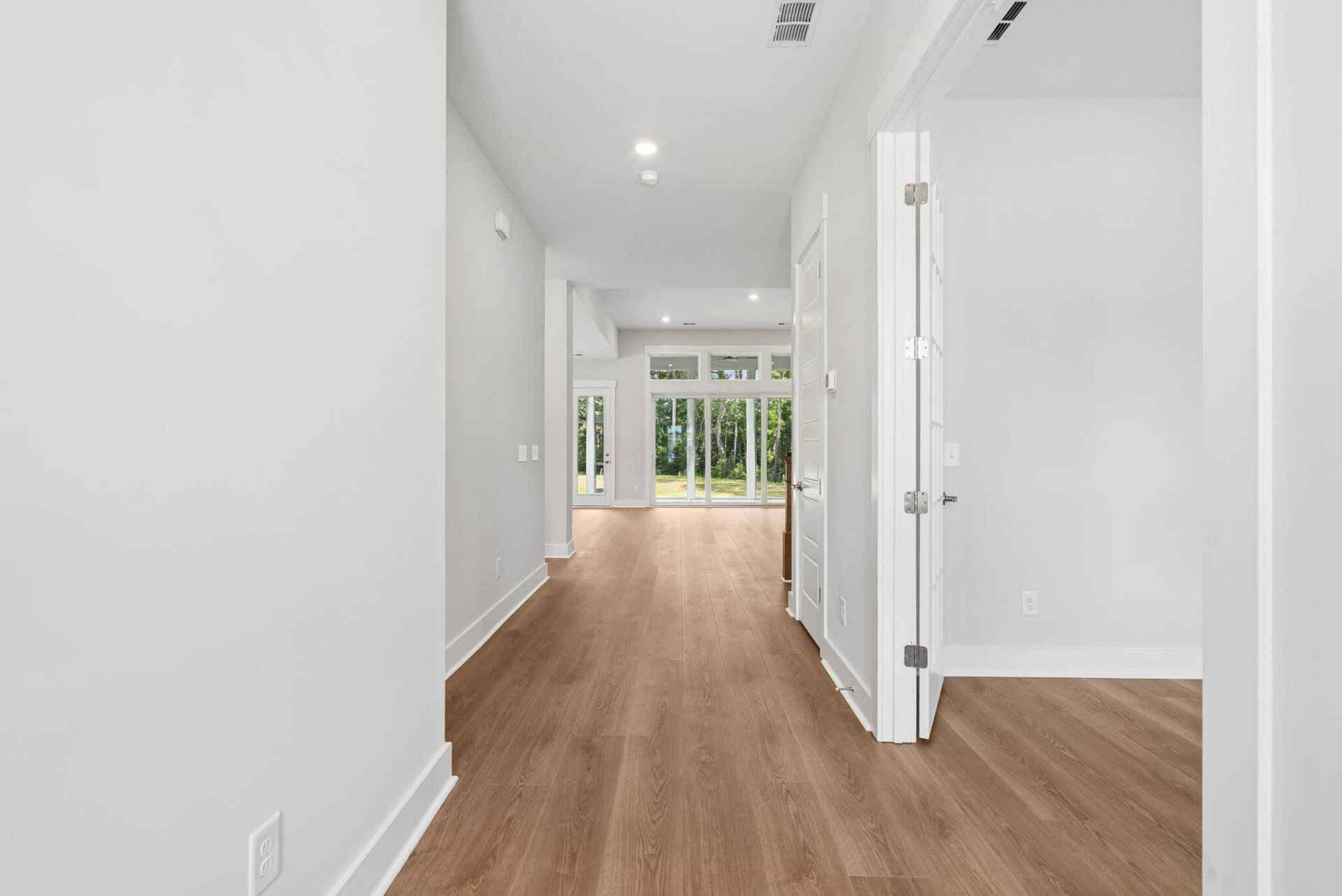 1192 Reserve Lane Photo 4