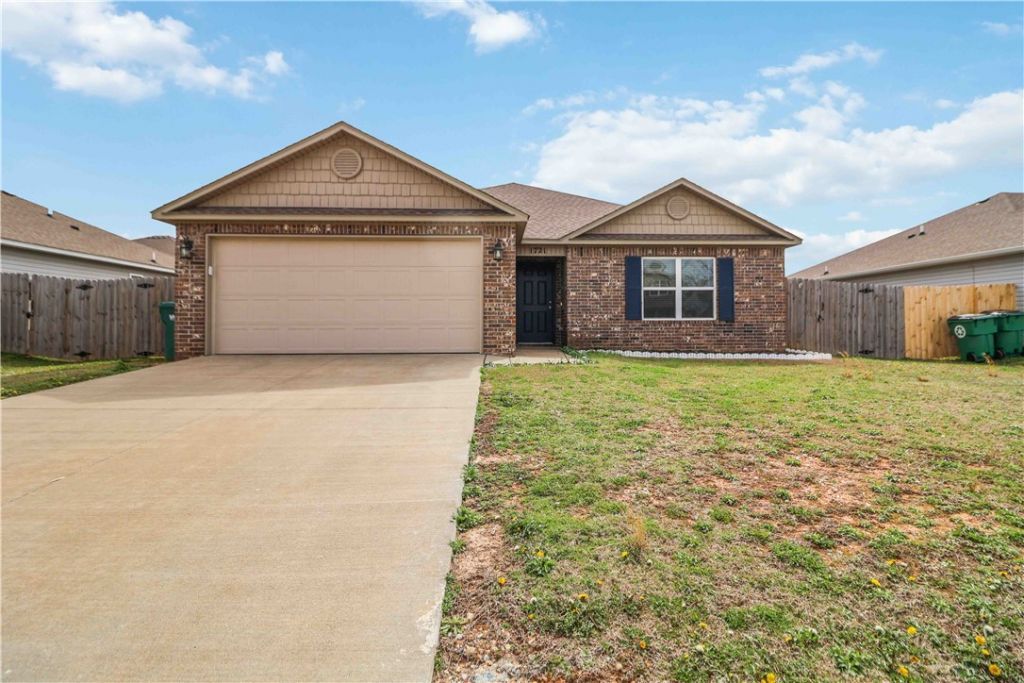 1721 Hermitage Drive, Centerton, AR 72719 Main Photo