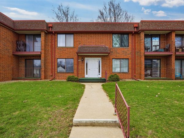 411 Crimson Drive NE, Unit 19, Cedar Rapids, IA 52402