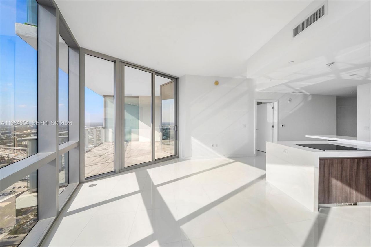 851 NE 1st Ave , Unit 4010, Miami, FL 33132 Photo