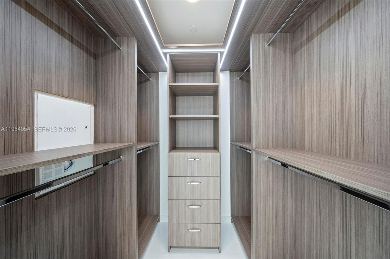 851 NE 1st Ave , Unit 4010, Miami, FL 33132 Photo