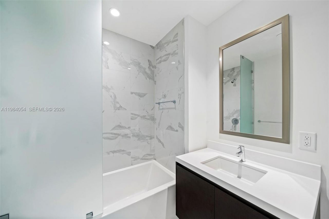 851 NE 1st Ave , Unit 4010, Miami, FL 33132 Photo