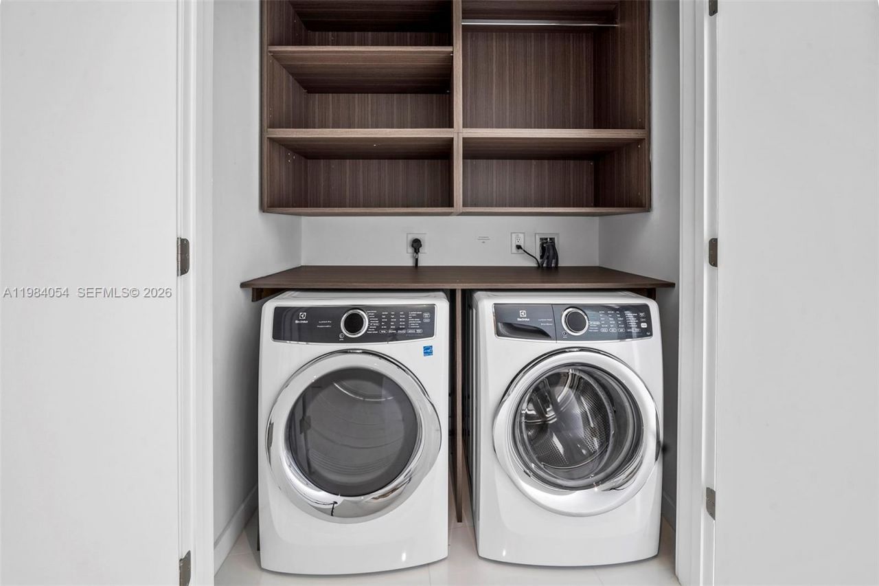 851 NE 1st Ave , Unit 4010, Miami, FL 33132 Photo