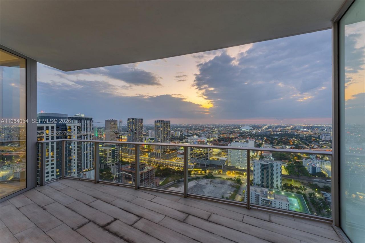 851 NE 1st Ave , Unit 4010, Miami, FL 33132 Photo