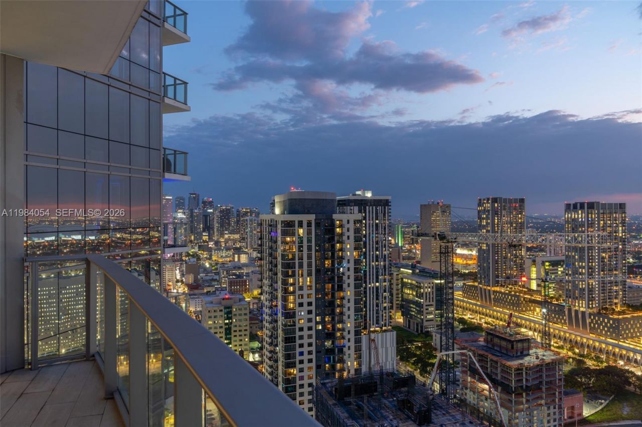 851 NE 1st Ave , Unit 4010, Miami, FL 33132 Photo