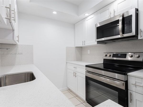 9405 W Flagler St , Unit D205, Miami, FL 33174