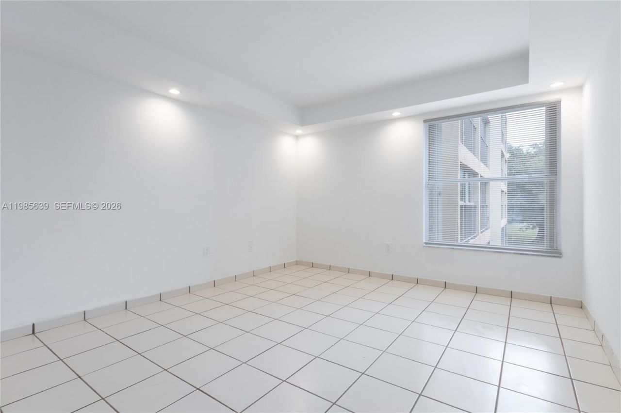 9405 W Flagler St , Unit D205, Miami, FL 33174 Photo