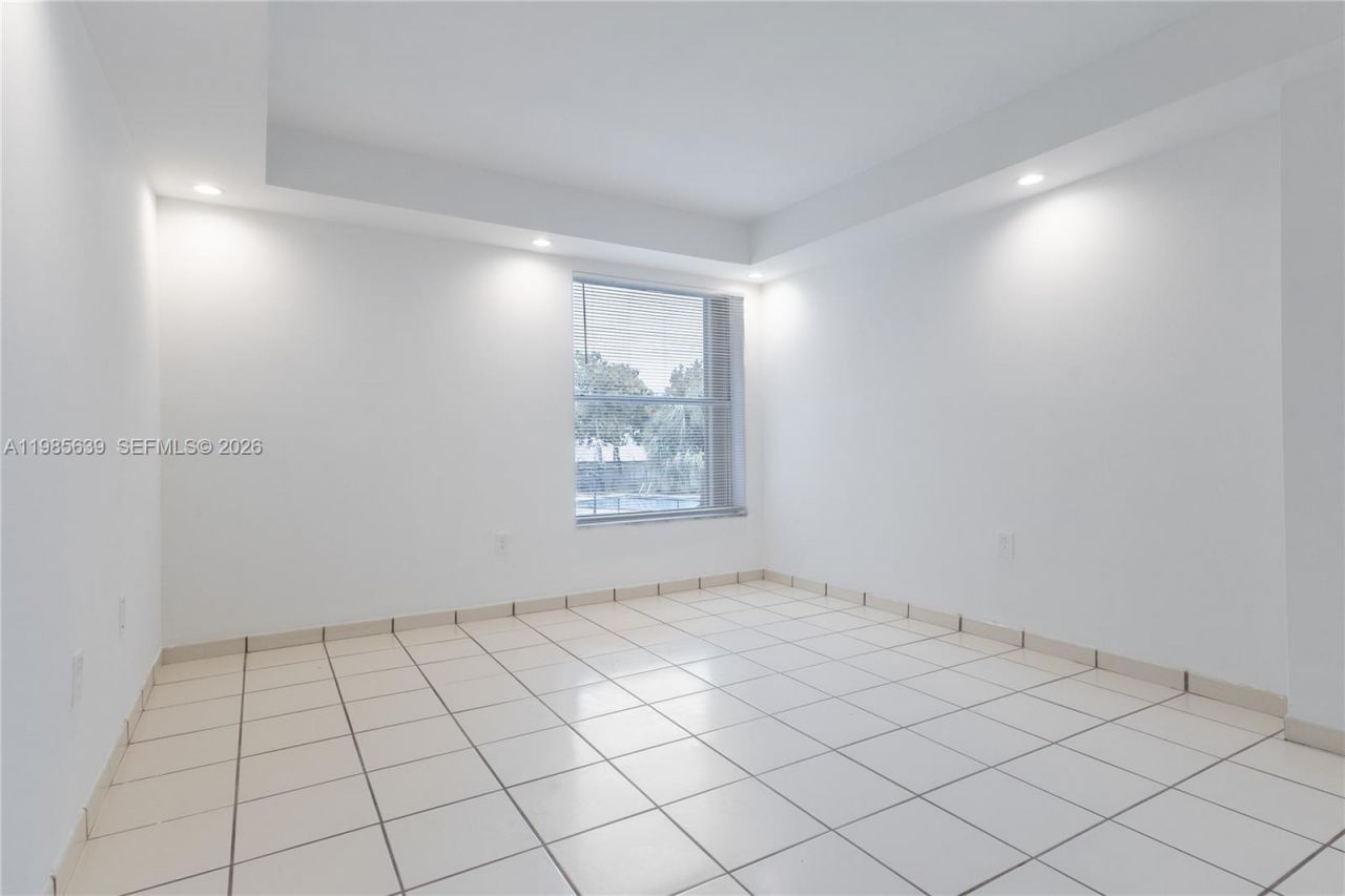 9405 W Flagler St , Unit D205, Miami, FL 33174 Photo