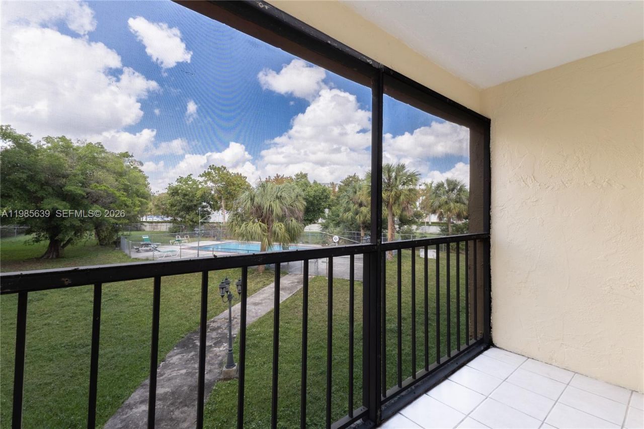 9405 W Flagler St , Unit D205, Miami, FL 33174 Photo