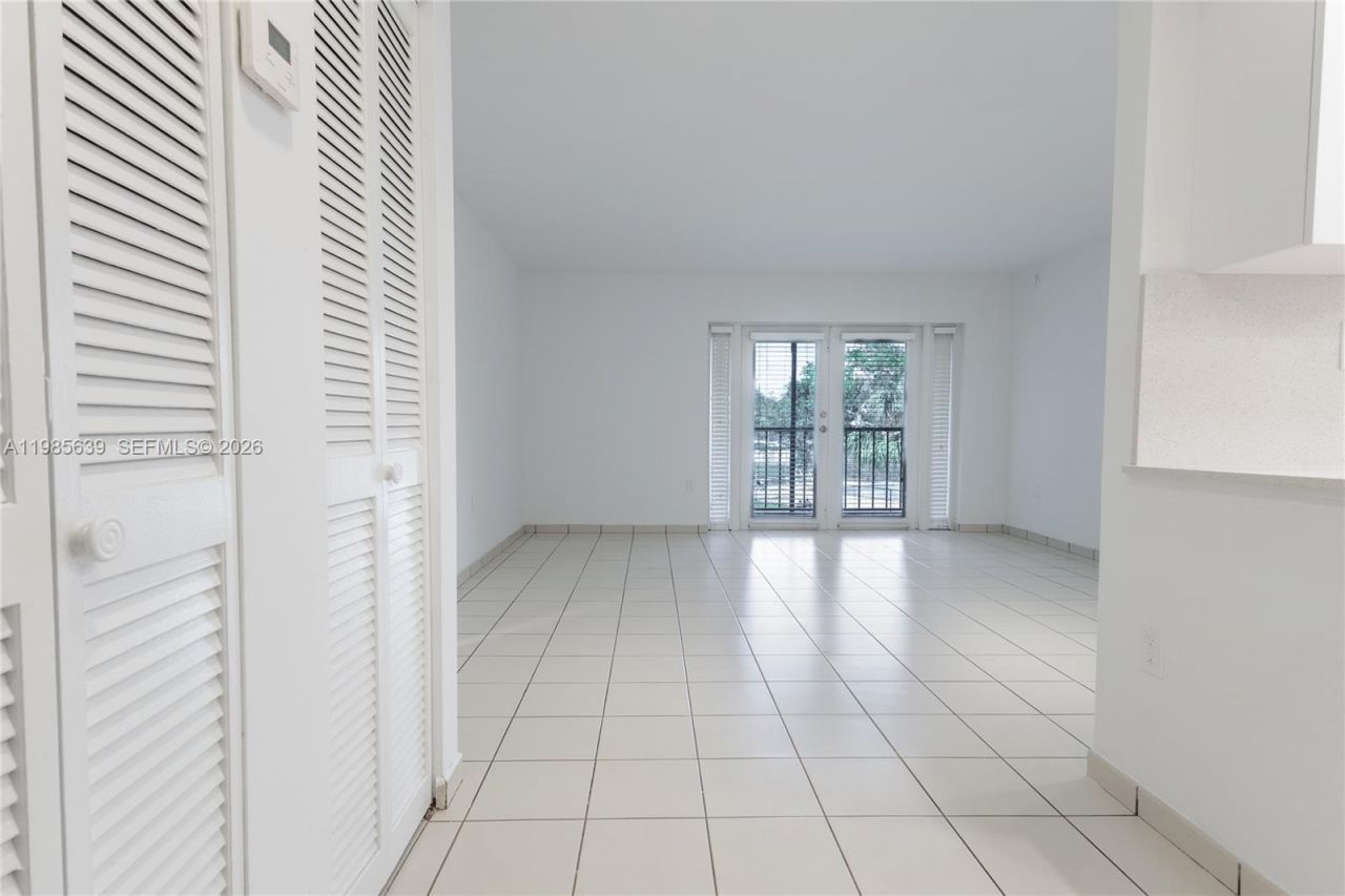 9405 W Flagler St , Unit D205, Miami, FL 33174 Photo