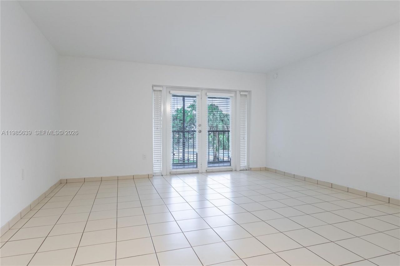 9405 W Flagler St , Unit D205, Miami, FL 33174 Photo