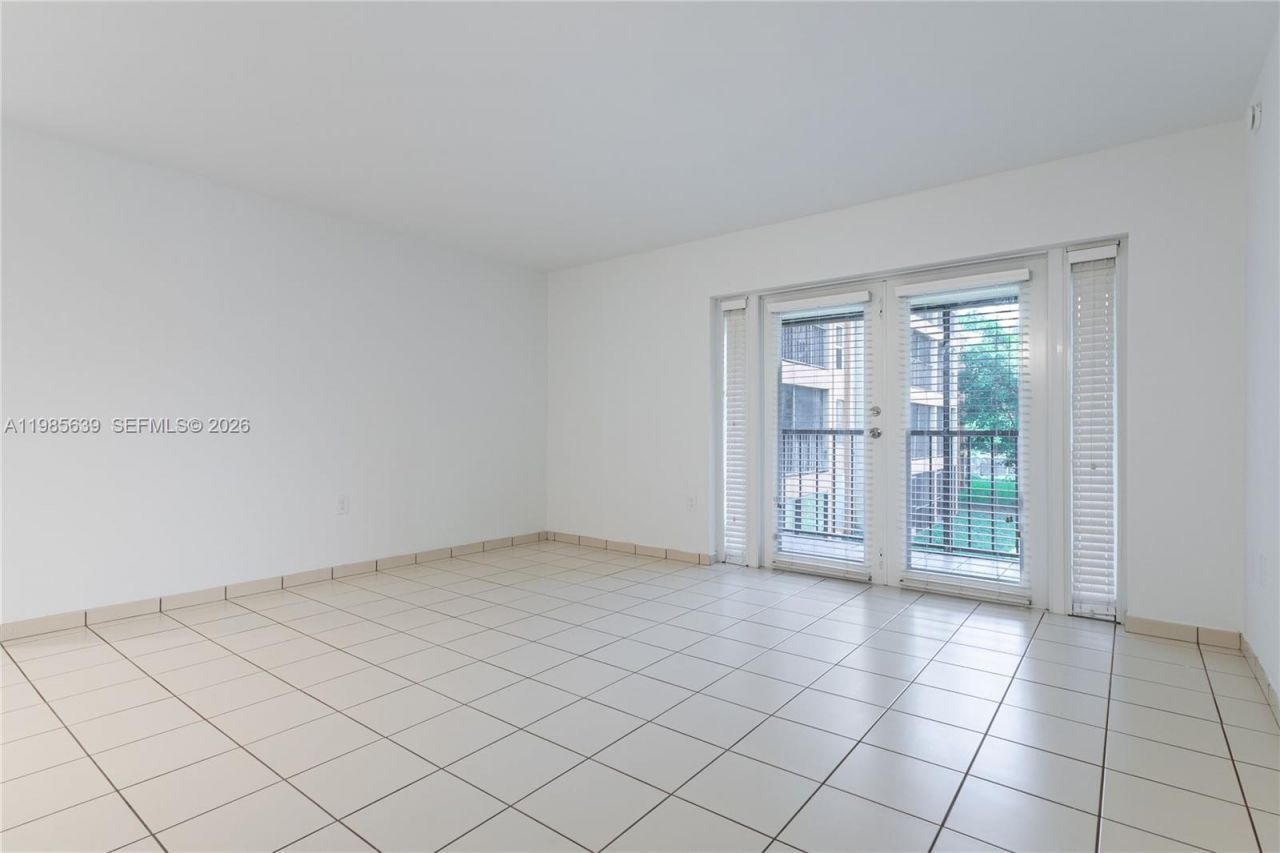 9405 W Flagler St , Unit D205, Miami, FL 33174 Photo