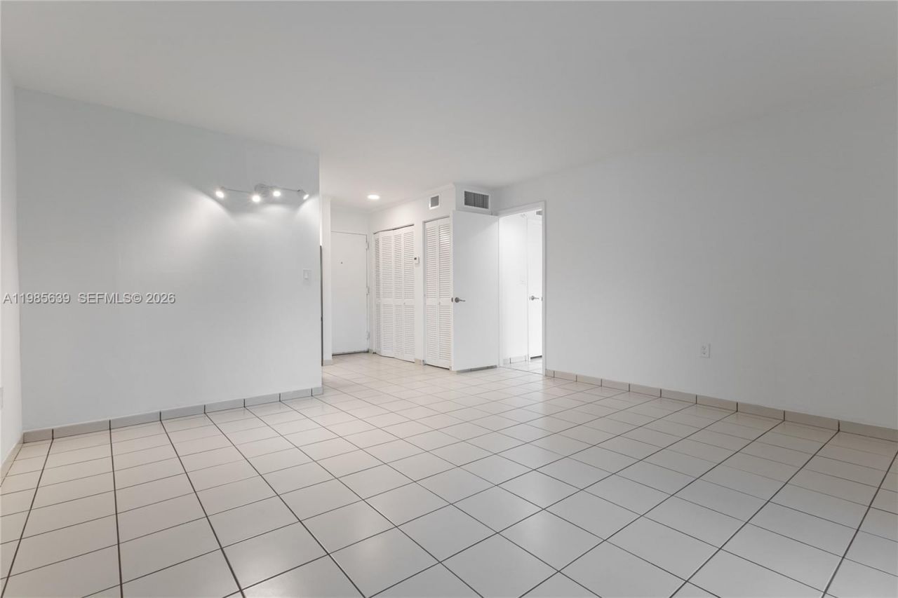 9405 W Flagler St , Unit D205, Miami, FL 33174 Photo