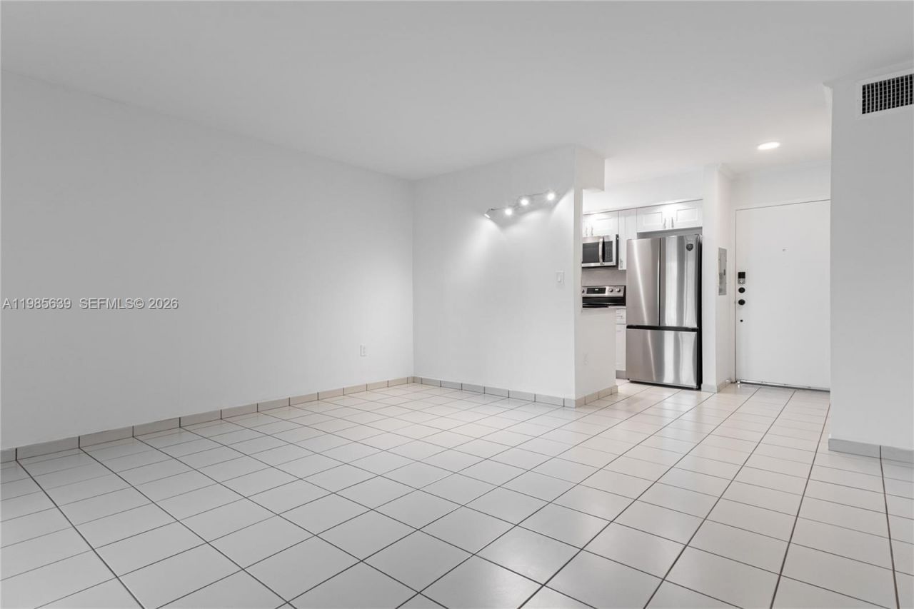 9405 W Flagler St , Unit D205, Miami, FL 33174 Photo