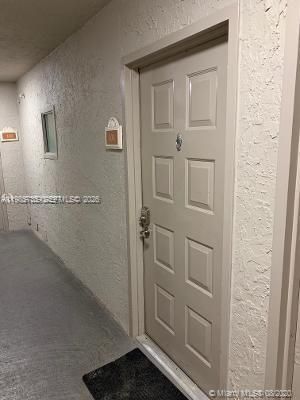 8353 Lake Dr, Unit 104, Doral, FL 33166 Photo