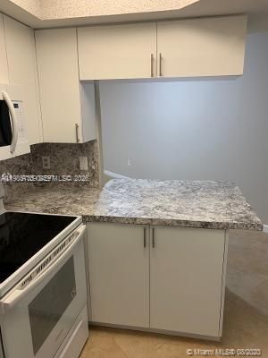 8353 Lake Dr, Unit 104, Doral, FL 33166 Photo