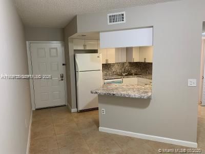 8353 Lake Dr, Unit 104, Doral, FL 33166 Photo