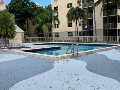 8353 Lake Dr, Unit 104, Doral, FL 33166 Photo