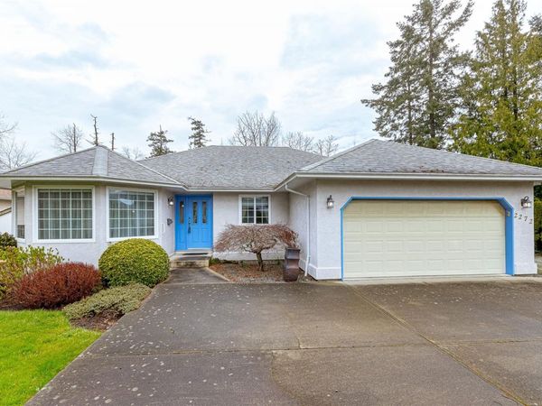 2272 Weiler Ave , Sidney, BC V8L 1R8