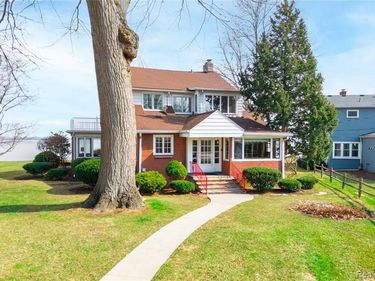 29863 East River Road, Grosse Ile Twp, MI 48138