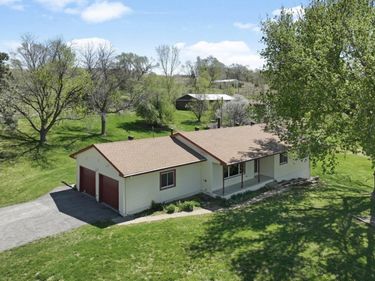 19394 MAGNOLIA Road, CRESCENT, IA 51526