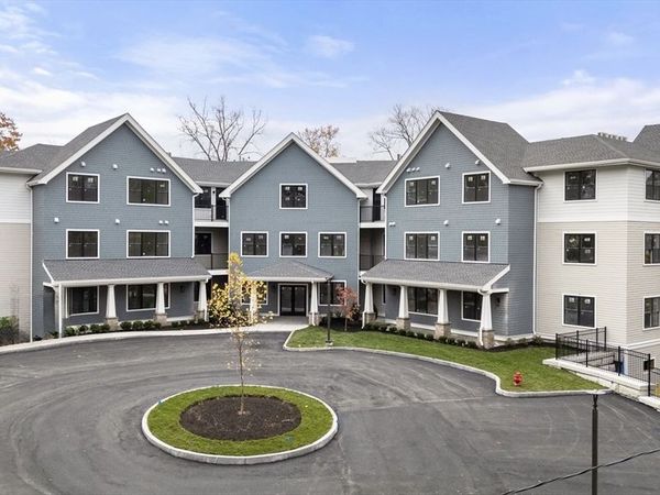 16 Stearns Rd, Unit 208, Wellesley, MA 02482