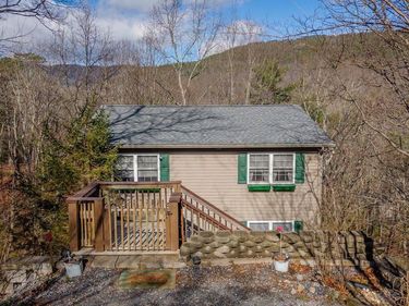 140 LAIRD PL., MC GAHEYSVILLE, VA 22840