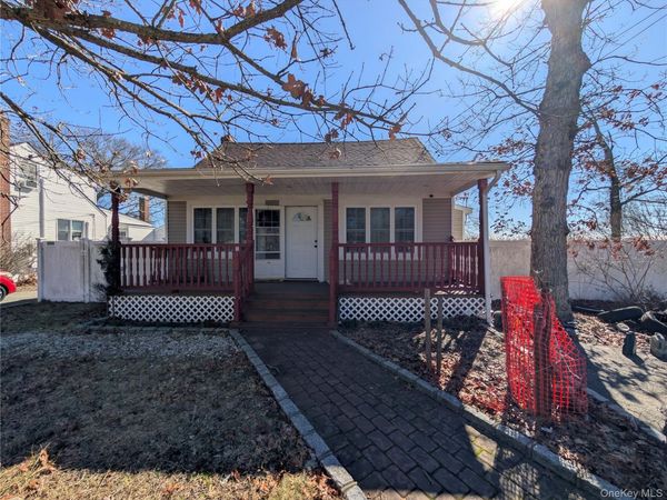 127 Johns Neck Road , Shirley, NY 11967