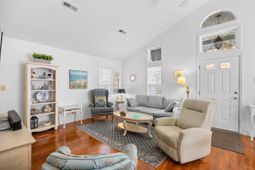 829 9th Ave. S photo 4