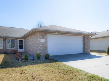 2111 Kingswood Circle, Lincoln, NE 68521