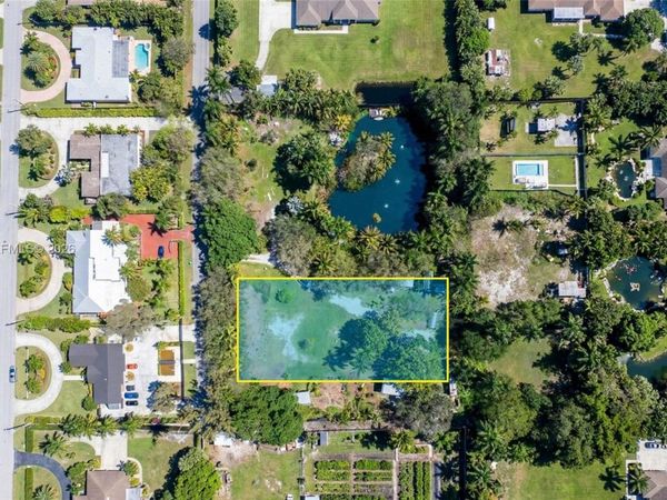 154th Street - 861 , North Miami Beach, FL 33162