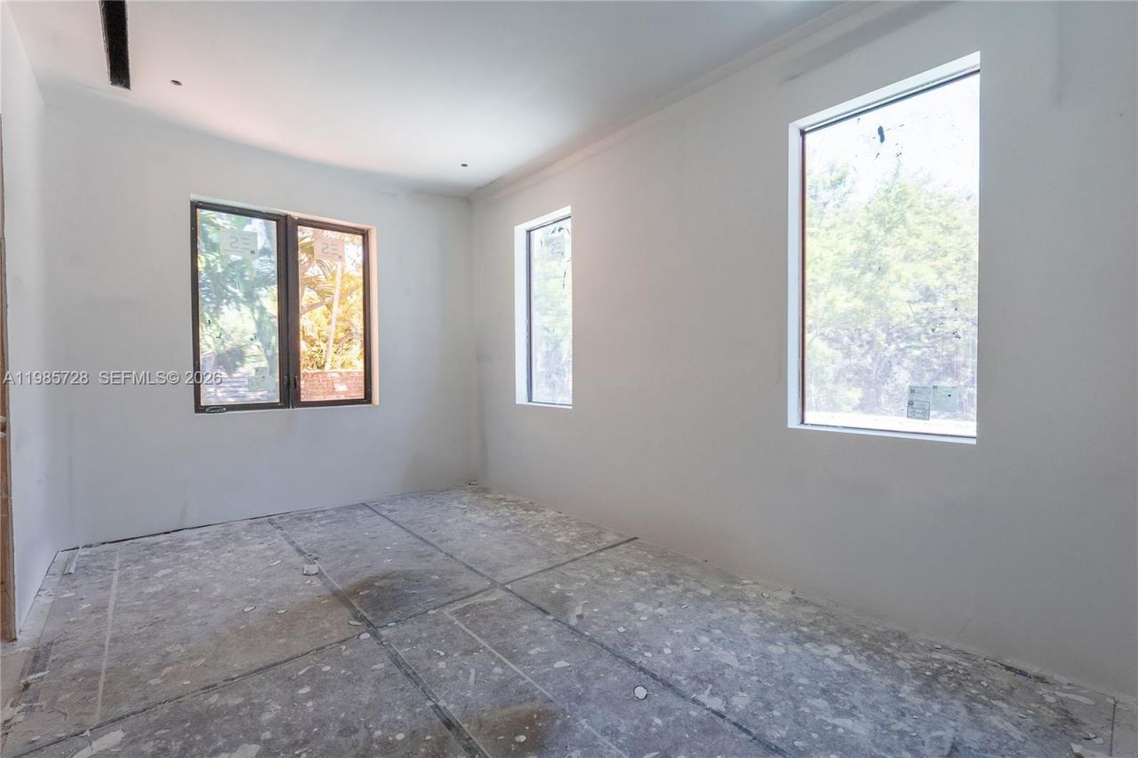 18770 NE 22nd Ave, Miami, FL 33180 Photo