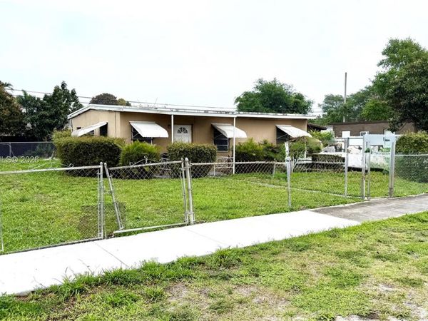 2455 NW 158th St , Miami Gardens, FL 33054