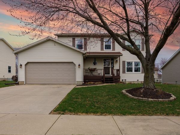 2810 Arrowhead Drive , Bloomington, IL 61704