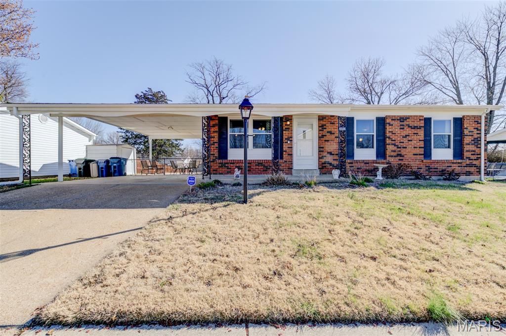 2843 Glenway Drive, Maryland Heights, MO 63043 Main Photo