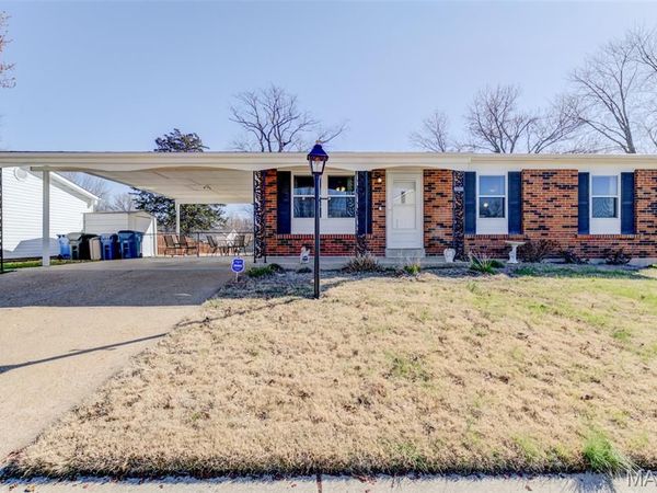 2843 Glenway Drive, Maryland Heights, MO 63043