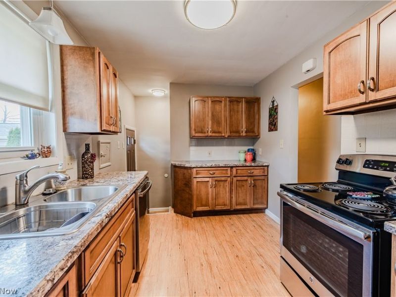 3605 Glenbar Drive, Fairview Park, OH 44126 Photo 5