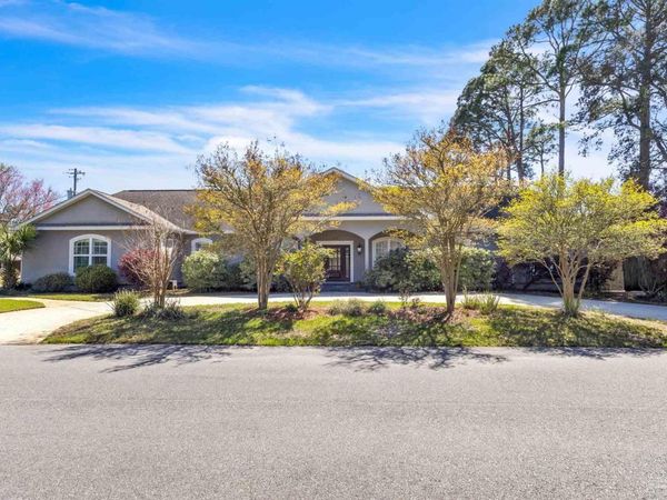 175 Camelia St, Gulf Breeze, FL 32561