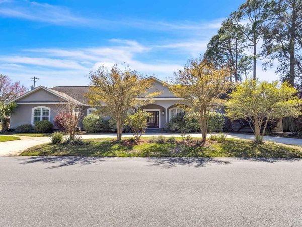 175 Camelia St, Gulf Breeze, FL 32561