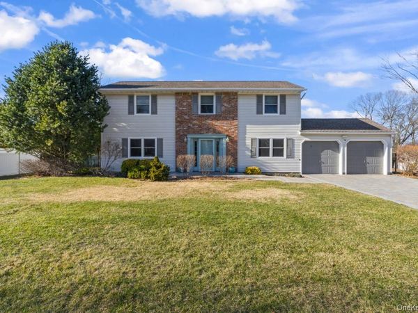 11 Dennard Road, Hauppauge, NY 11788